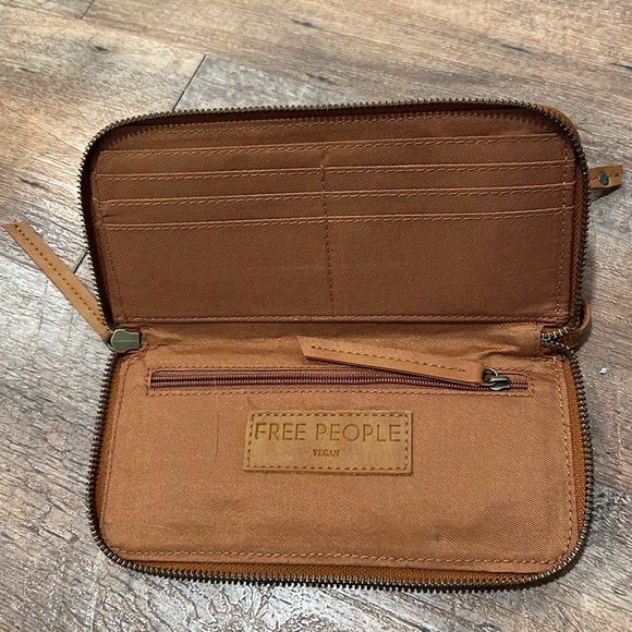 NWOT - Free People Vegan Leather Wallet - Picture 4 of 4
